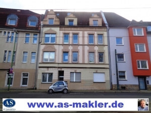 5 Familienhaus mit 8 Balkone und 5 Garagen!