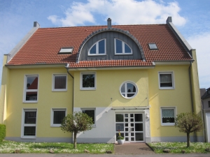 4-Zimmer Maisonettewohnung mit Garten und Garage